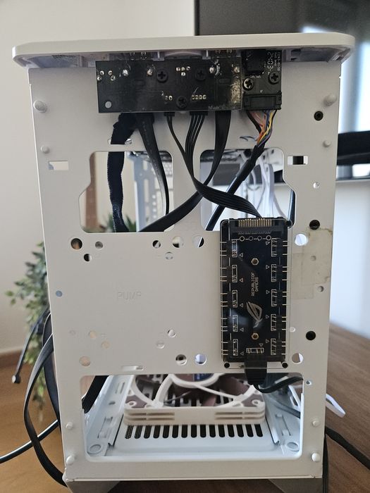 Caixa mini ITX NR200P White + Noctua