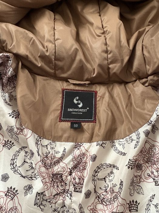 Зимова жіноча куртка.