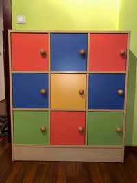 Szafka dziecięca - kolorowe kwadraty