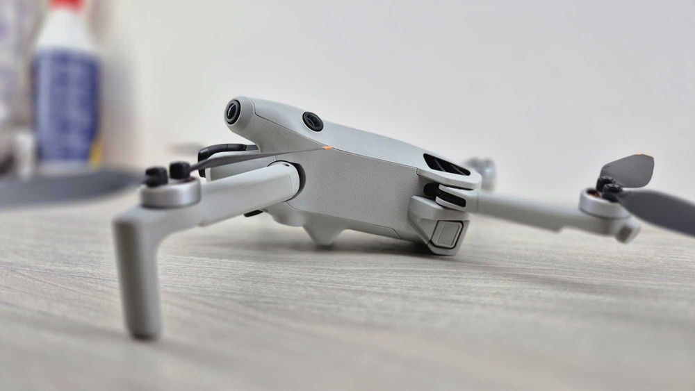 DJI Mini 4 Pro Fly More Combo RC 2  DJI Care Stan Idealny