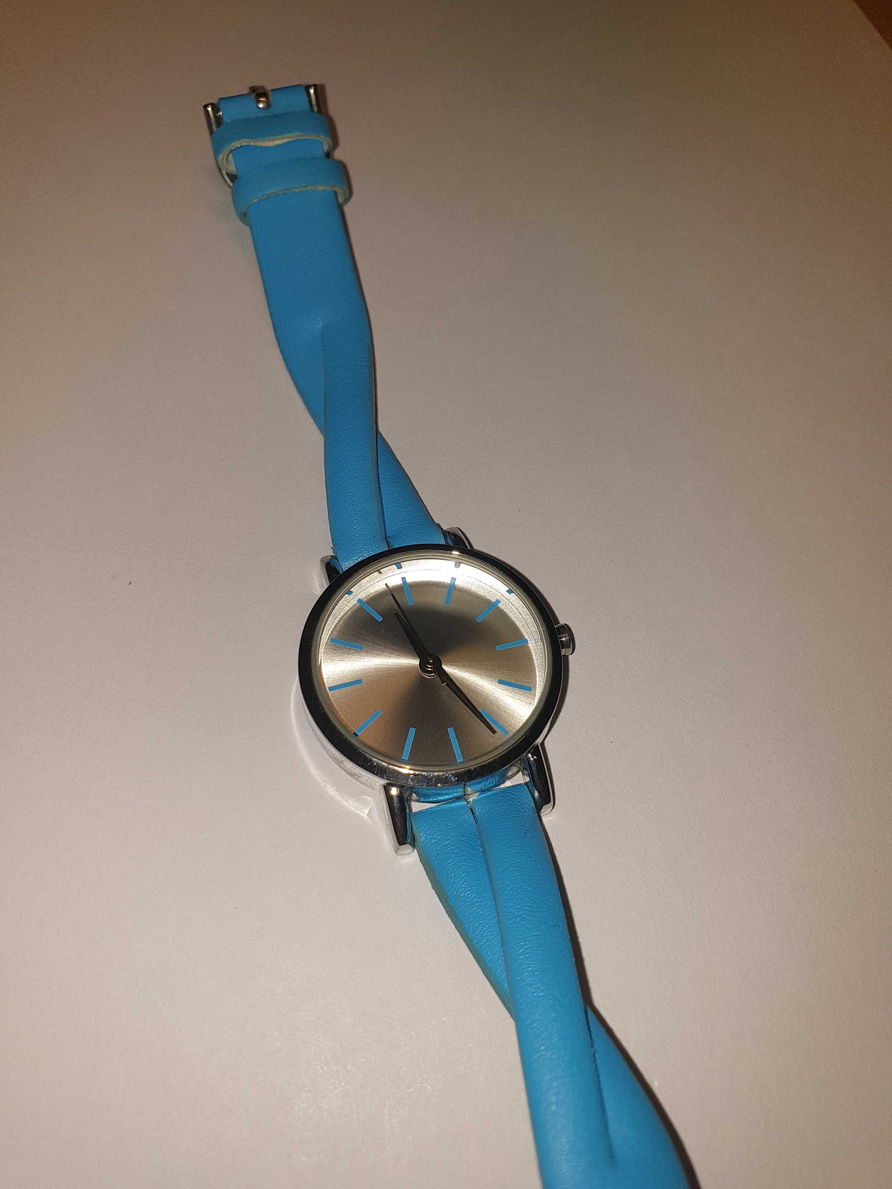 Zegarek damski Avon niebieski