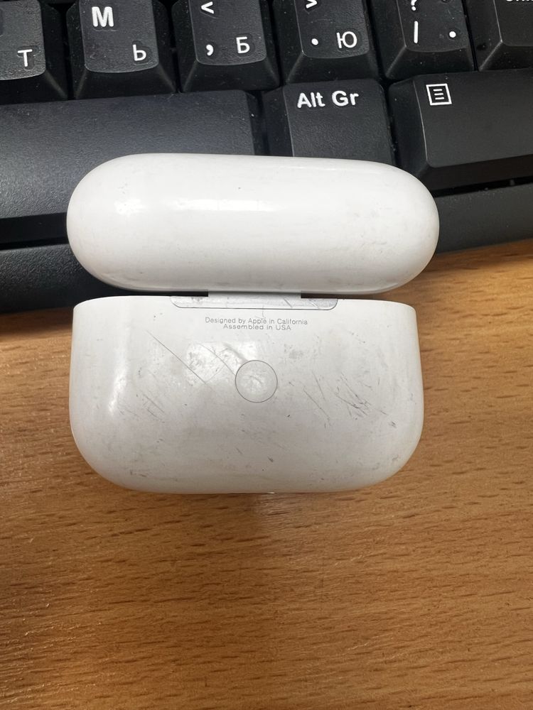 кейс для Apple AirPods Pro 2 модель А2700 оригінал