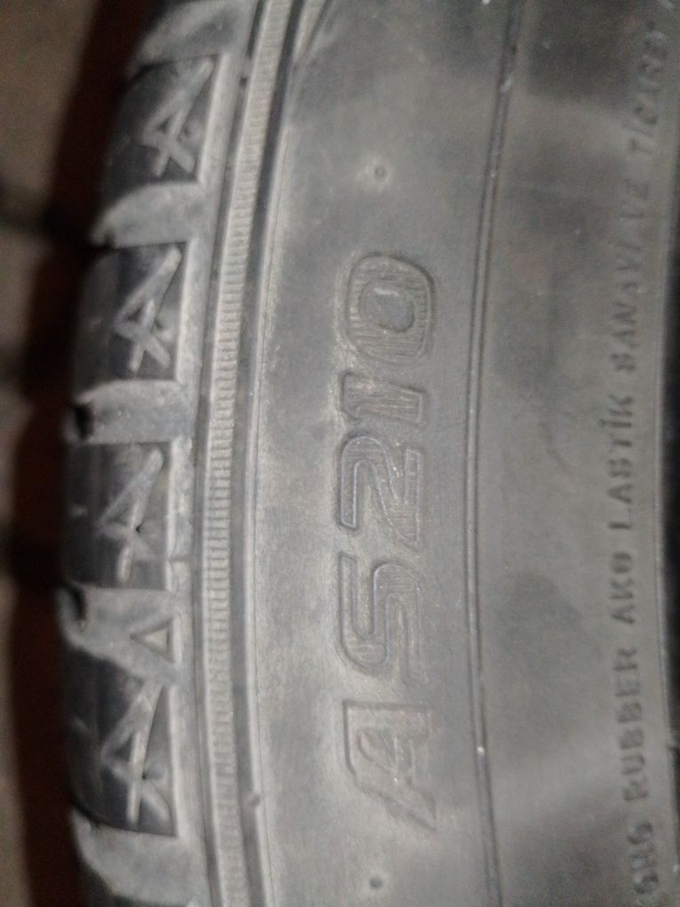Sprzedam 2 opony wielosezonowe 205/50 R17
