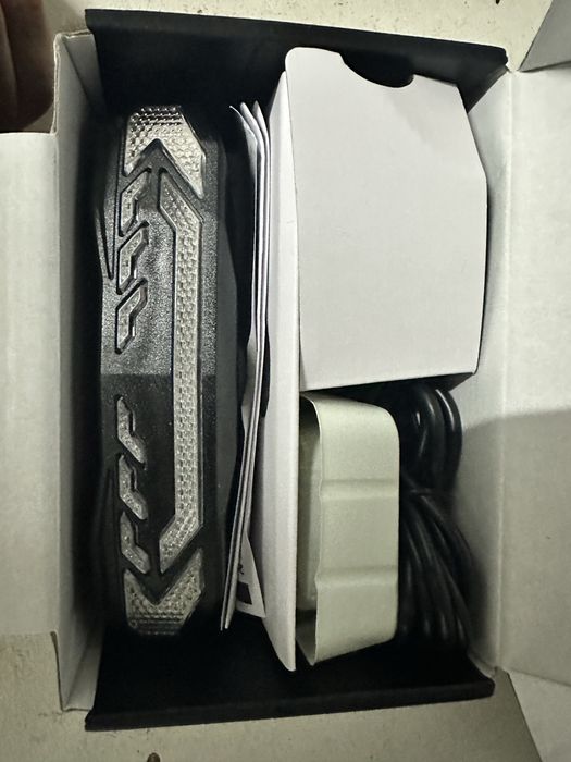 Luz Traseira de Bicicleta com Alarme, Setas e Impermeavel - Nova na Ca