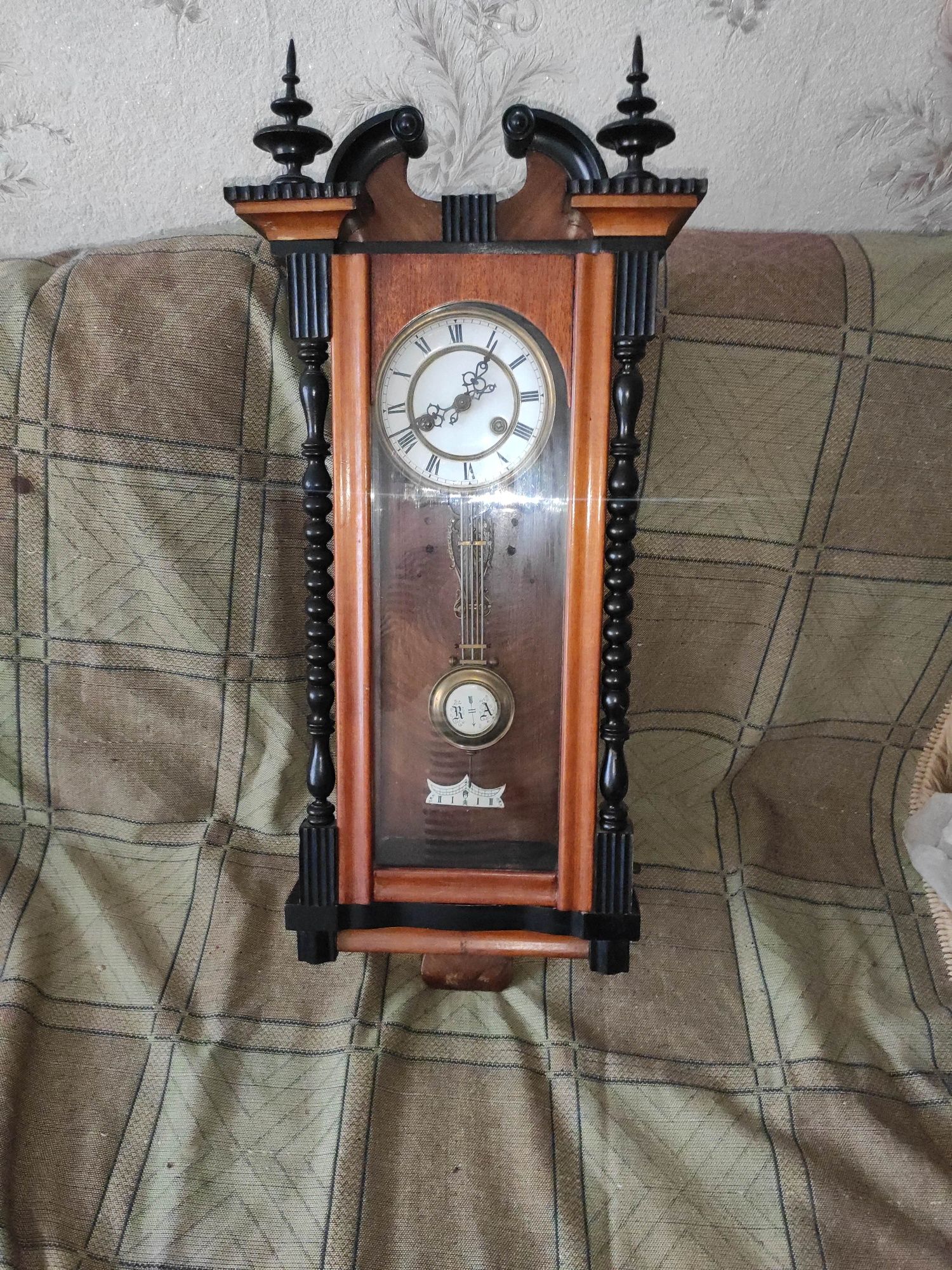 Часы настенные старинные