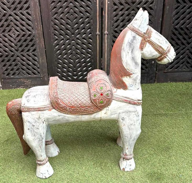 Cavalo antigo, decorativo em madeira maciça