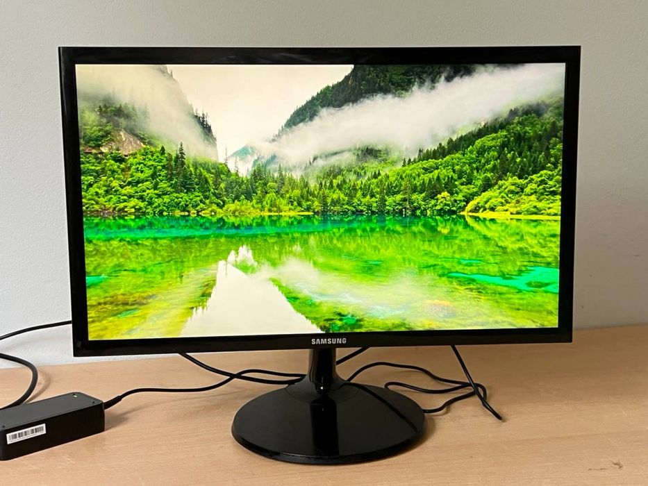 Монітор Samsung / 22” / Full HD / PLS / 60 Гц