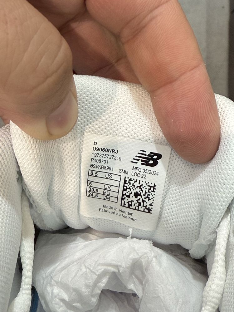 Нові оригінал шкіряні літні дихаючі кросівки new balance 9060