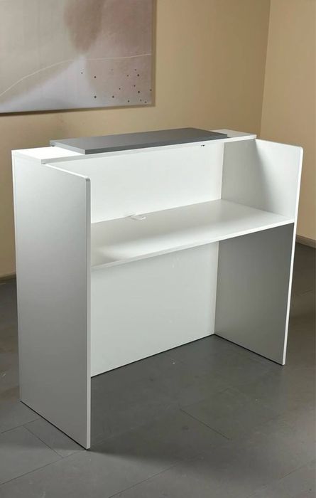 Ресепшн, стіл для адміністратора