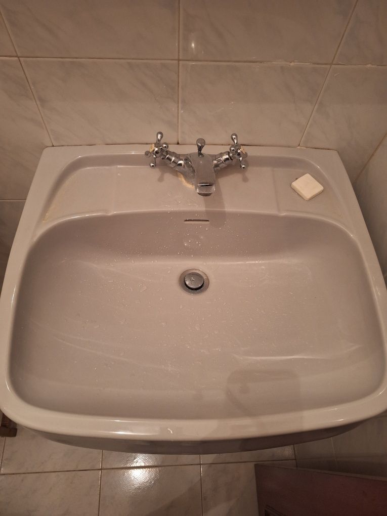 Lavatório de WC cinzento