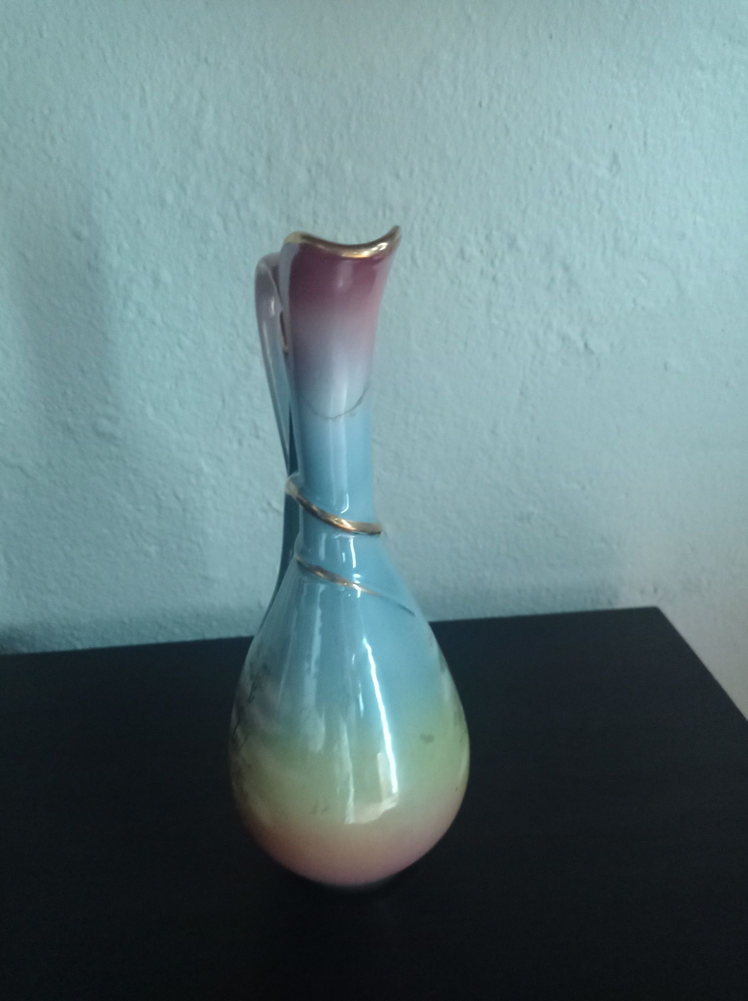 Elegante jarra porcelana
