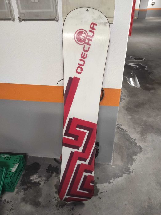 Duas Pranchas de snowboard neve