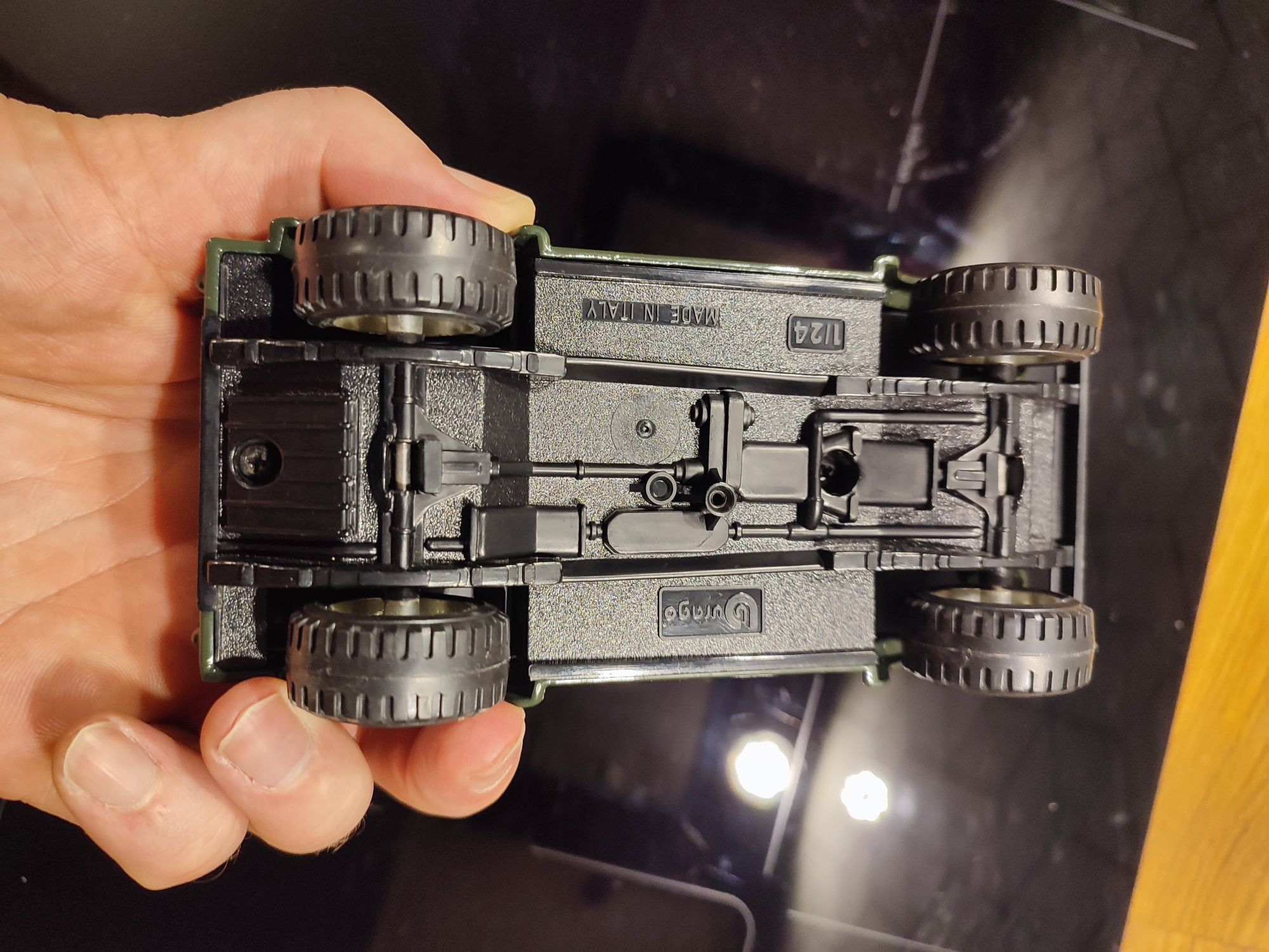 Burago jeep Wrangler 1 24 bburago uszkodzony