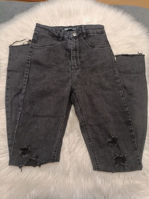 Spodnie jeansy czarne z dziurami rurki Zara XS