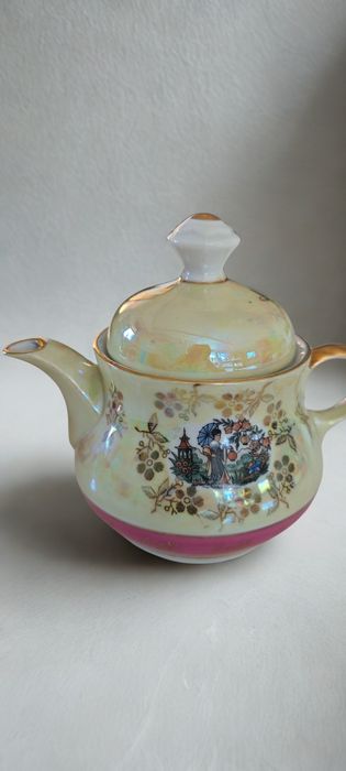 Piekny, stary zestaw kawowy z wizerunkiem gejszy