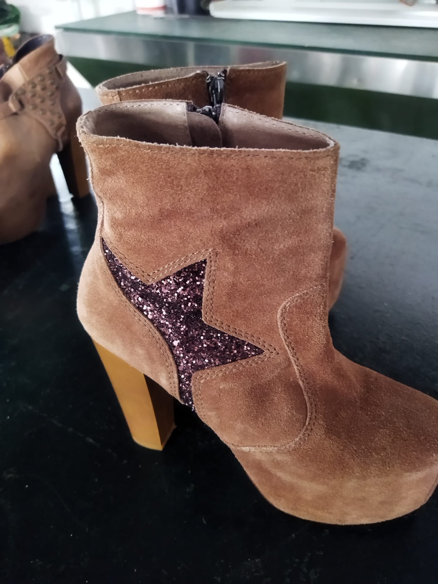 Botas de tacão camurça
