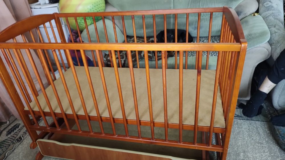 Краватка, кроватка детская, с маятником. С матрасом.