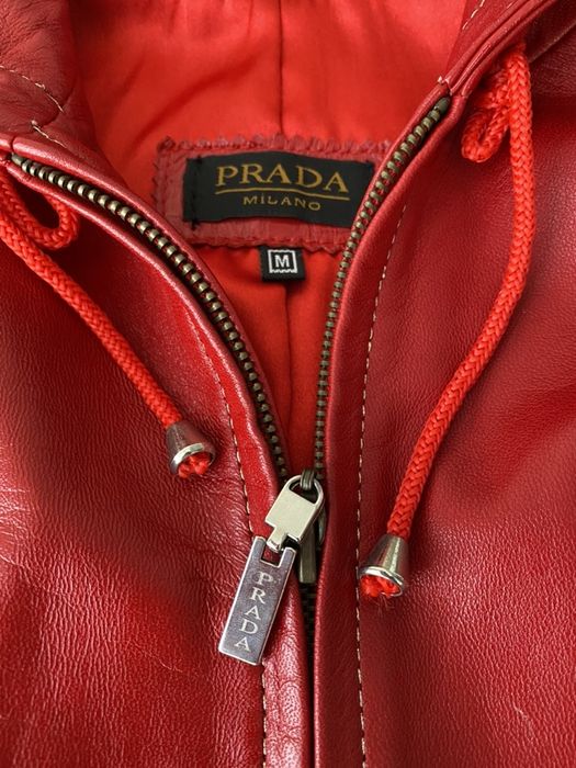 Шкіряна куртка з капюшоном