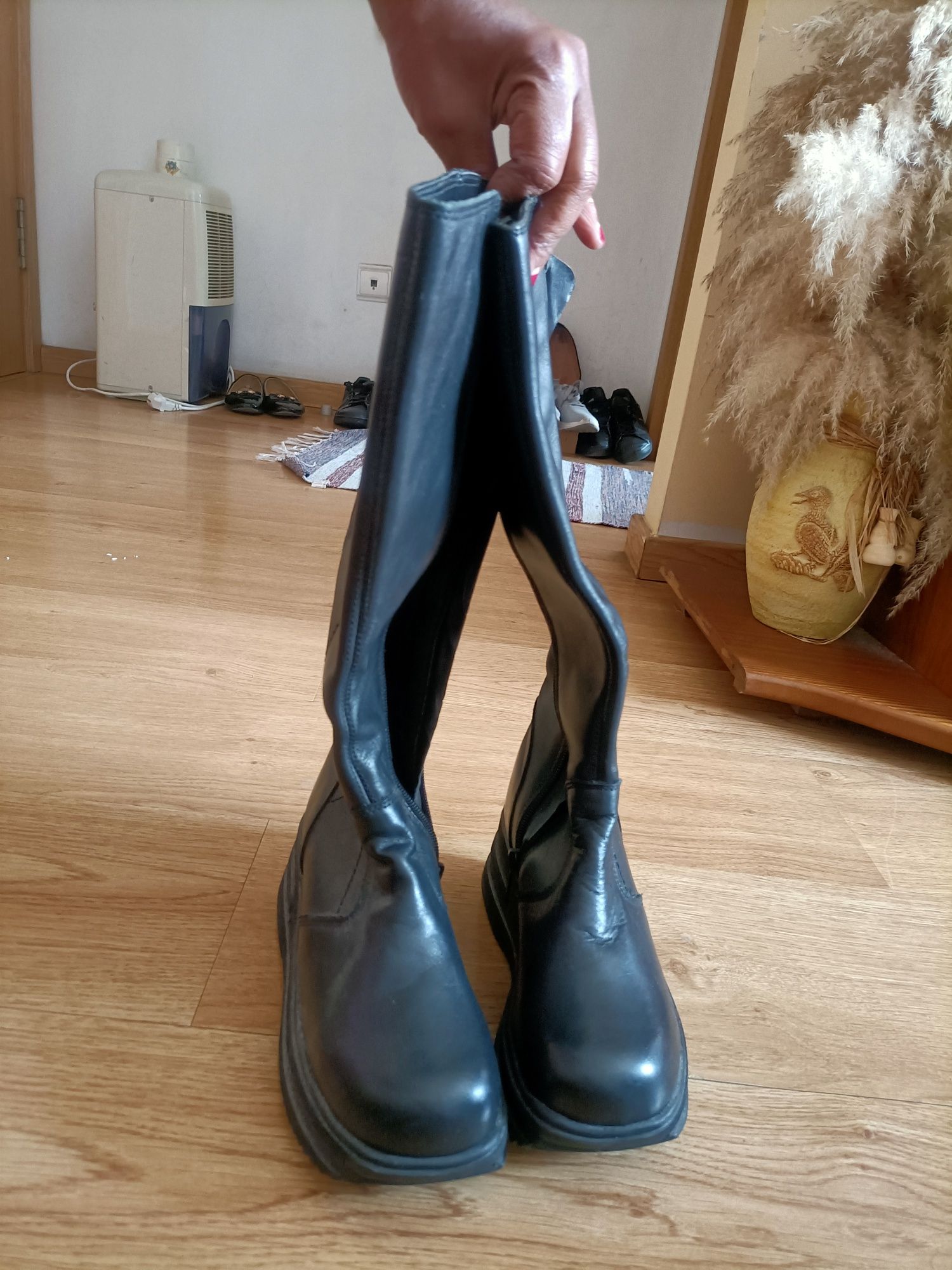 Bota preta cano alto