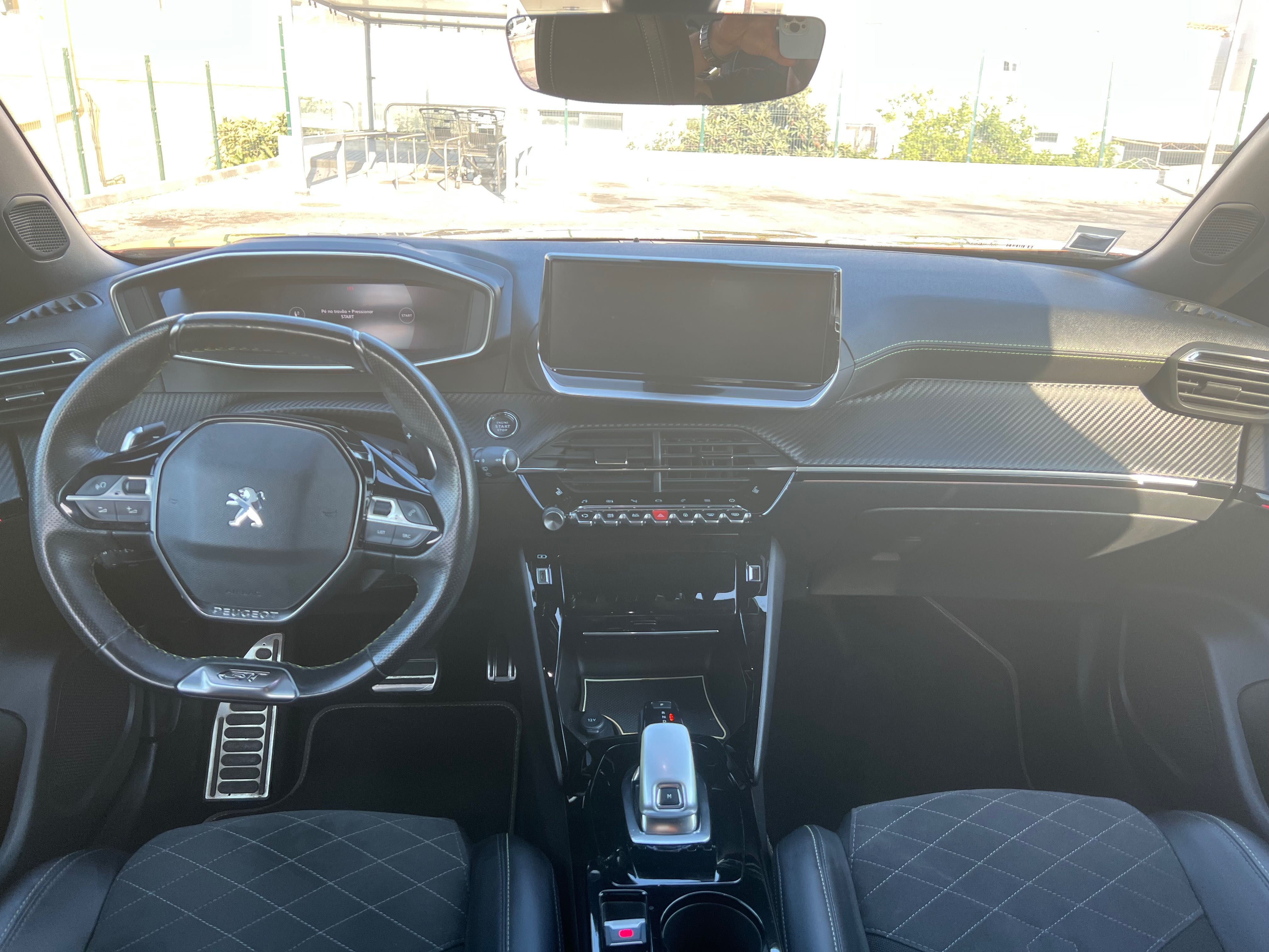 Peugeot 2008 GT 1.2 PureTech EAT8 Gasolina 130cv ———- Excelente estado