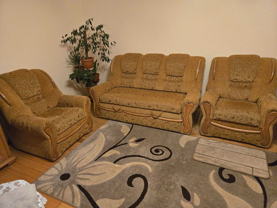 kanapa plus dwa fotele w bardzo dobrym stanie i dobre wykonanie