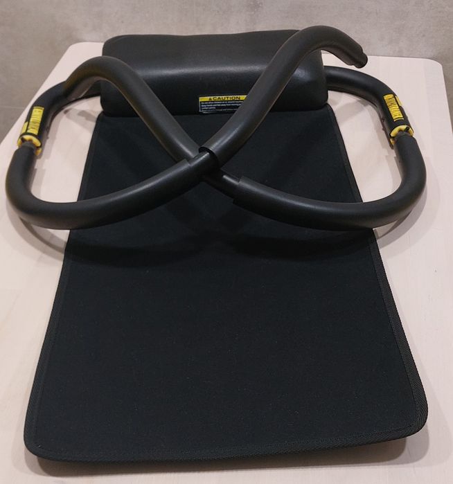 Banco de abdominais com apoio