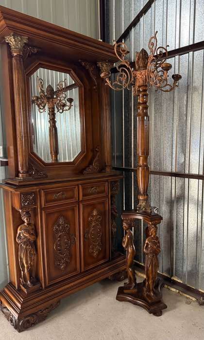 Włoska rzeźbiona komoda z lustrem, mosiądz, drewno