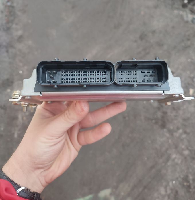 Приборна панель та мозги Bosch.