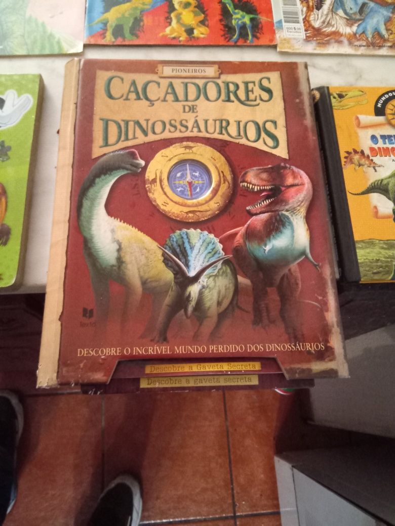 Conjunto de Livros e Revistas Dinossauros