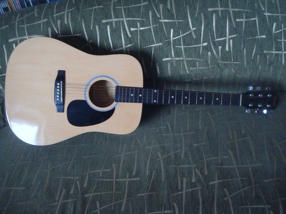 Продам акустическую гитару Ibanez