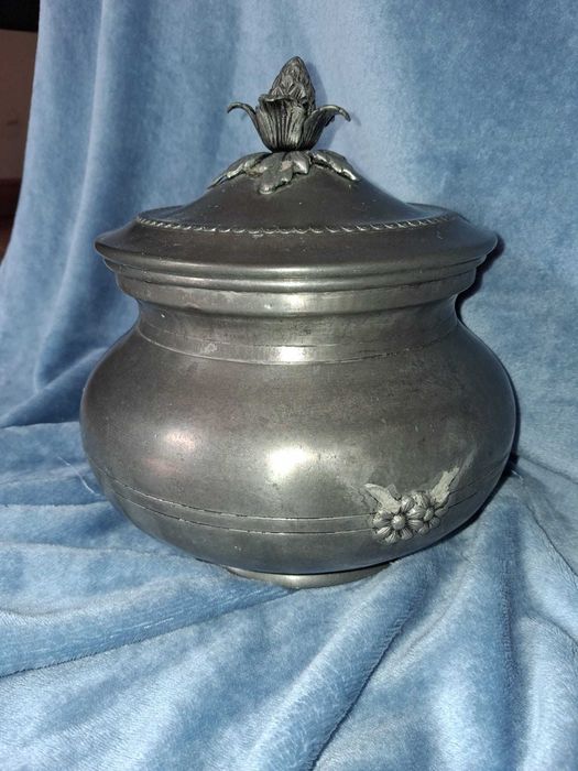 Pote ou Terrina em estanho - 22 cm altura | 64 cm diâmetro