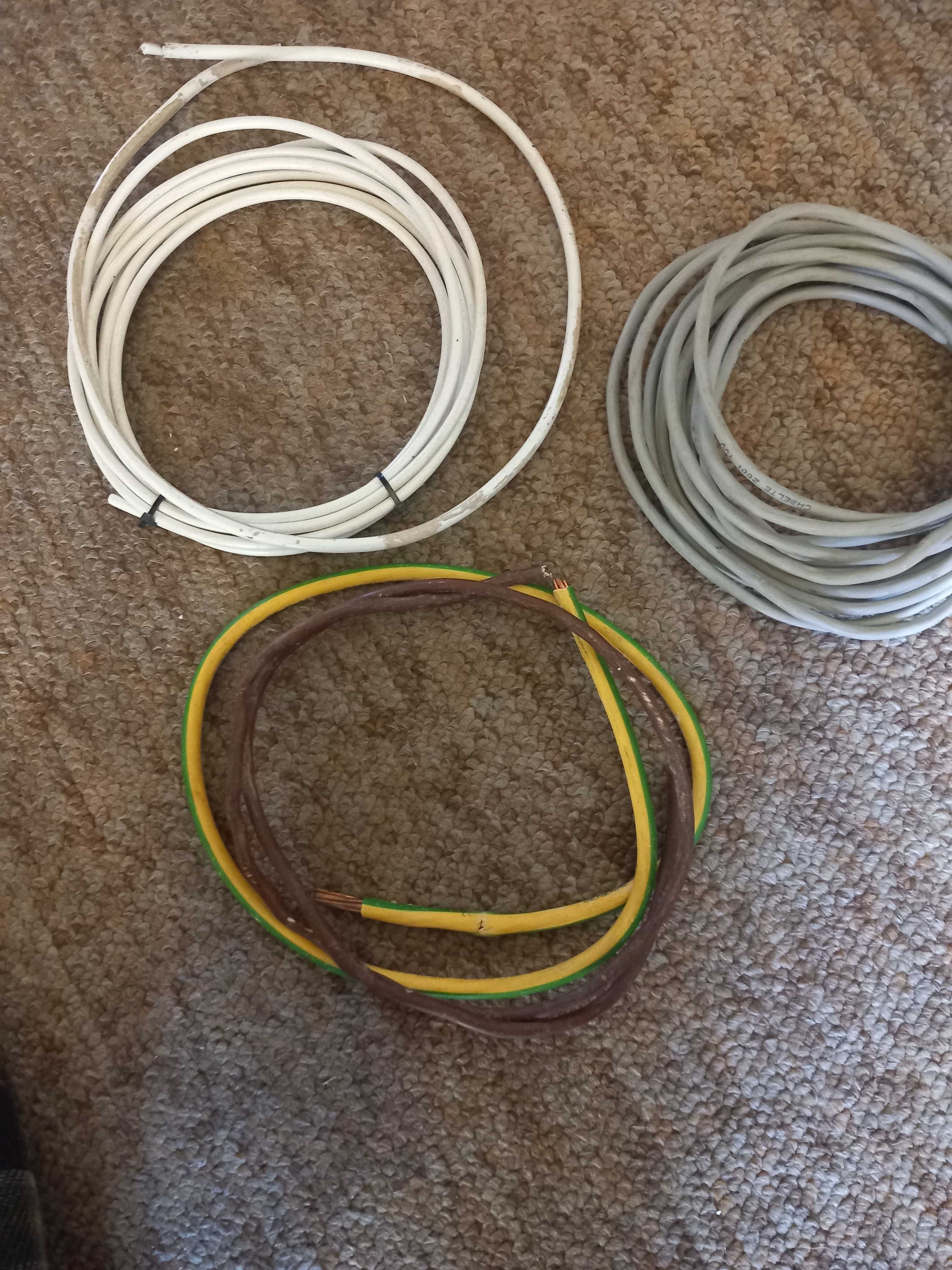 Lote de cabos e fios