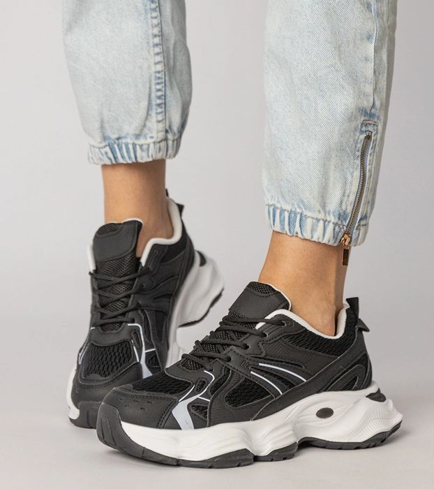 Czarne sneakersy sportowe na masywnej podeszwie Klarris