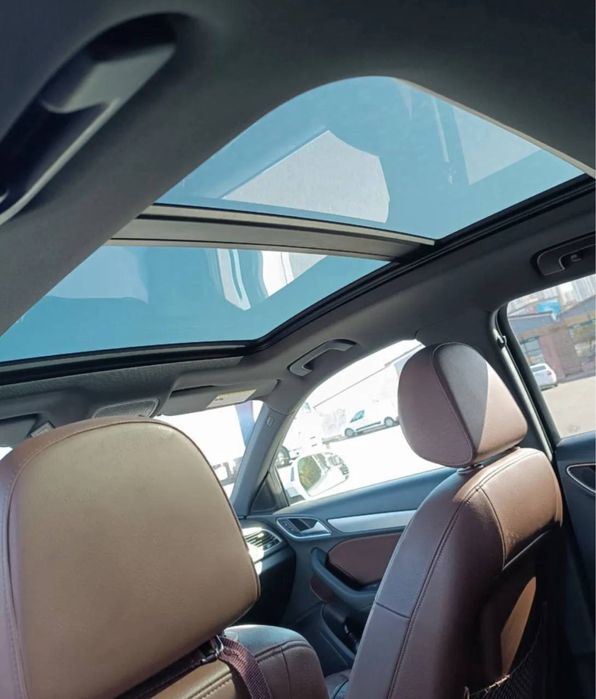 Автомобиль AUDI Q 3