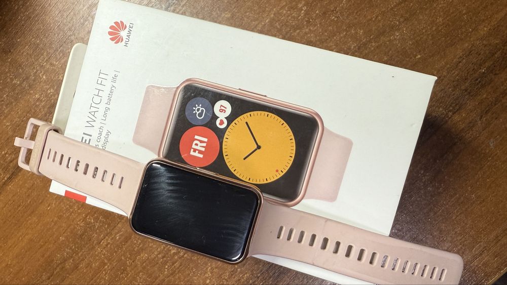 Huawei Watch Fit (TIA-B09), отличное состояние + коробка и зарядка