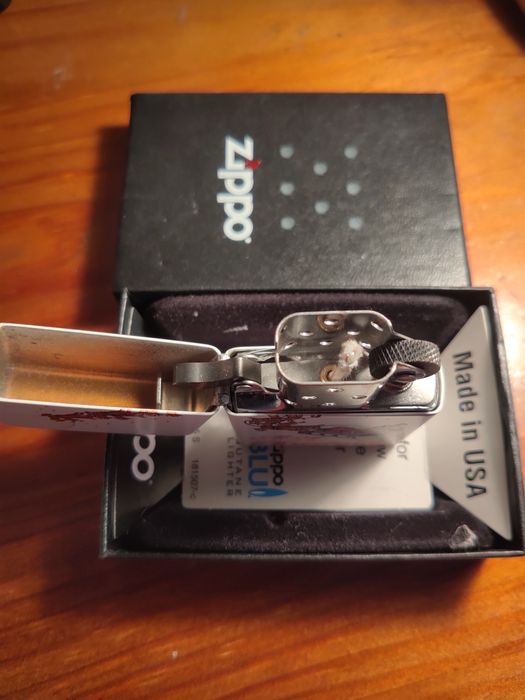 Isqueiro ZIPPO. Novo