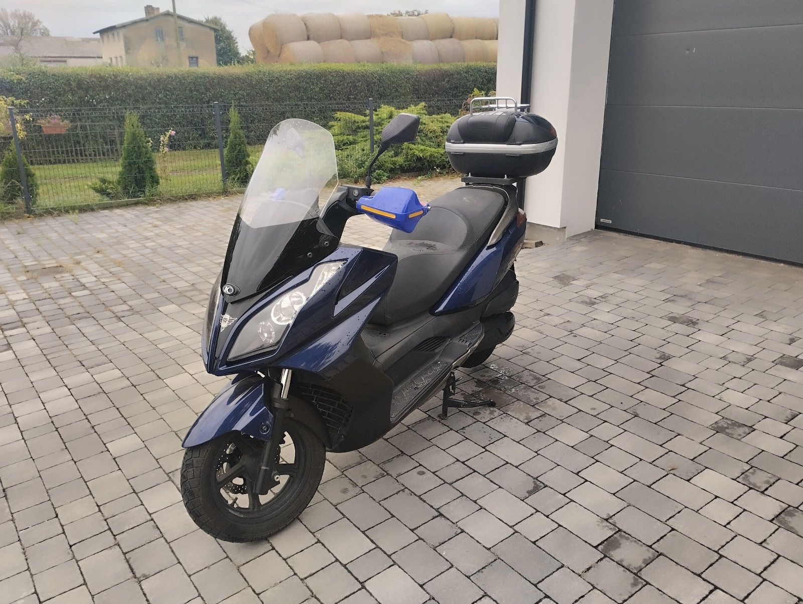 Skuter 125 Kymco downtown. 2011