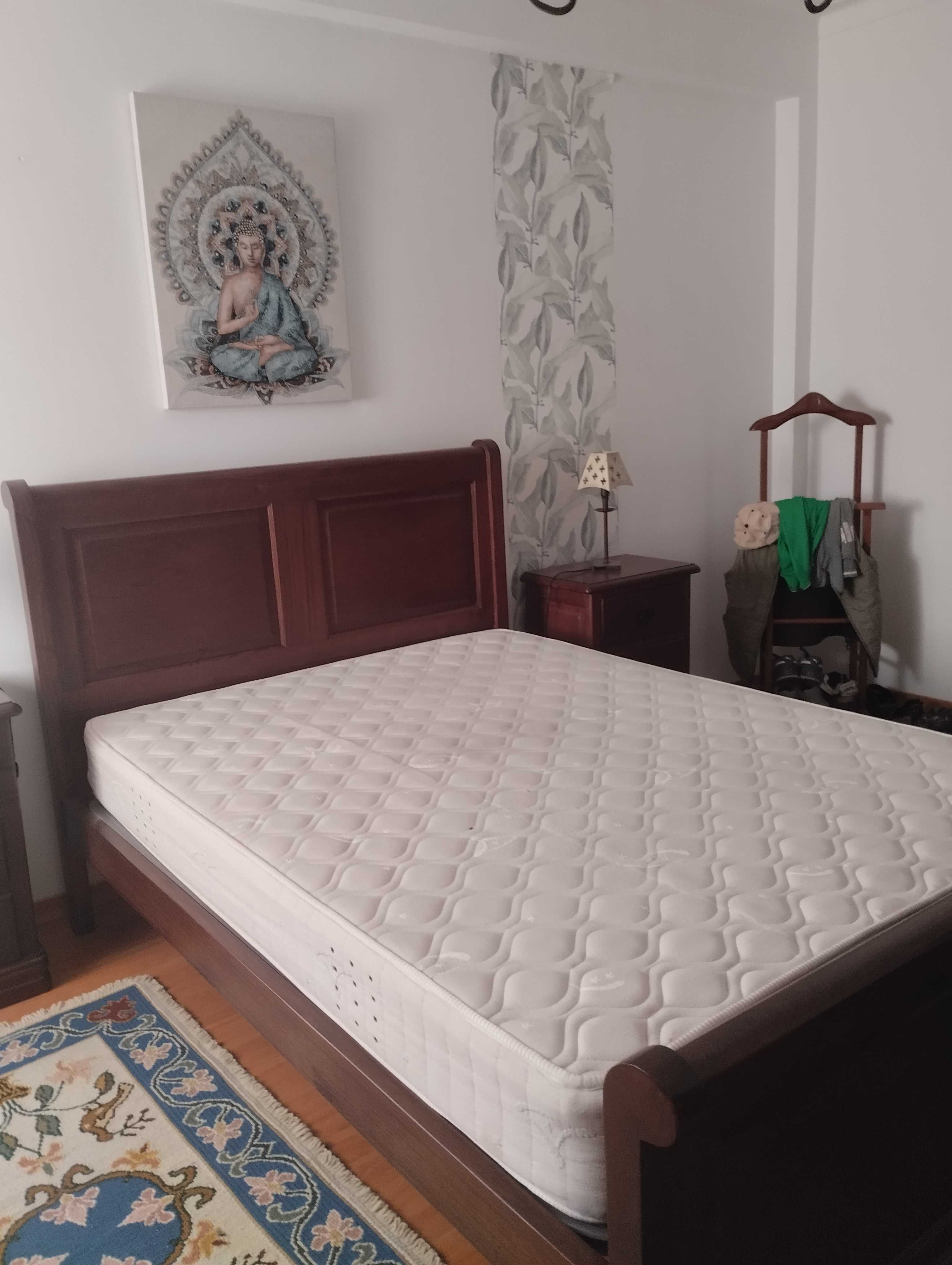 Quarto de casal em madeira