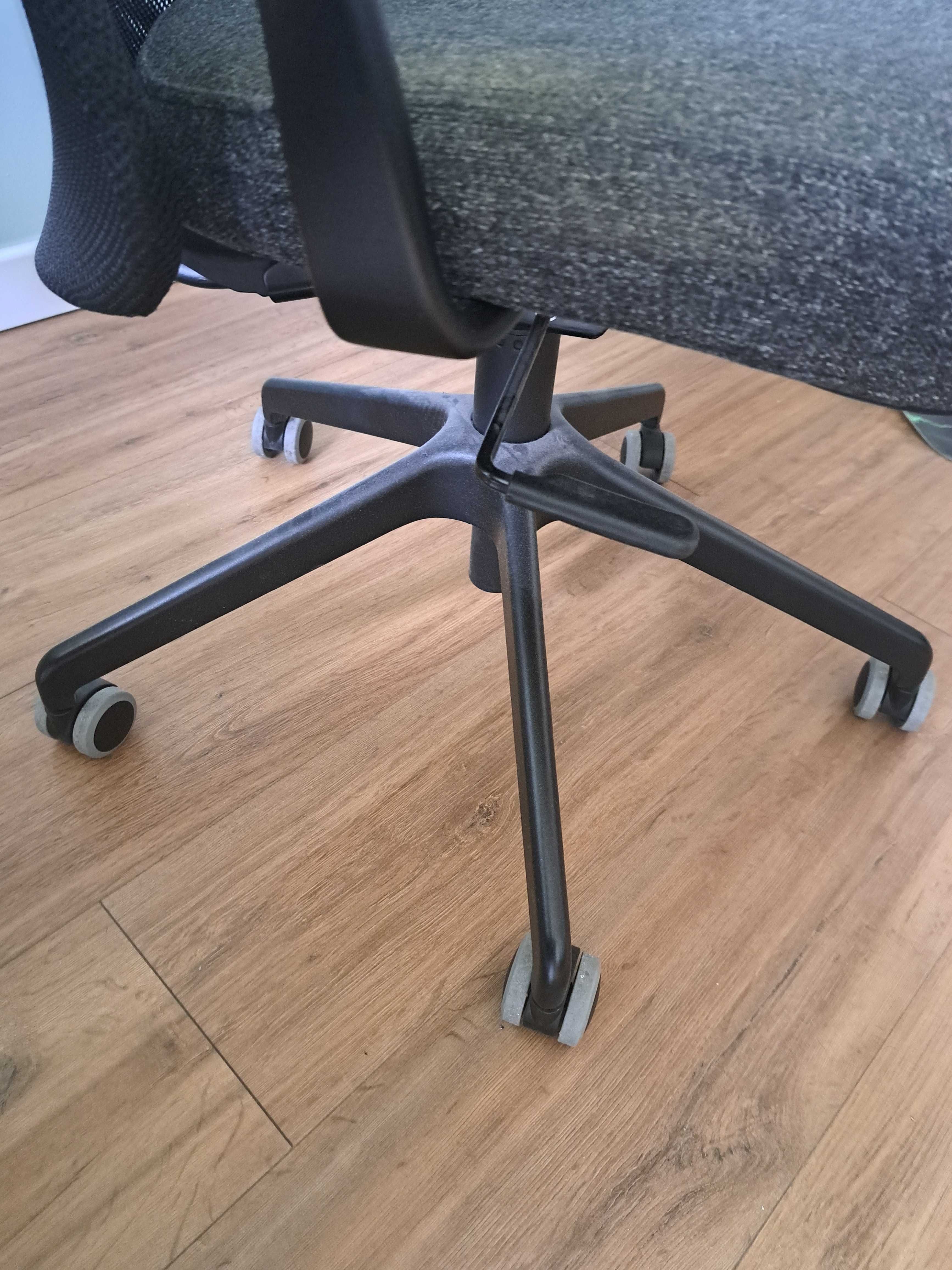Fotel biurowy Ikea model JÄRVFJÄLLET, stan bardzo dobry