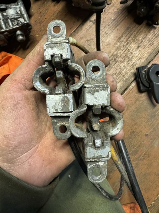 Трос капота із замками. W140 мерседес