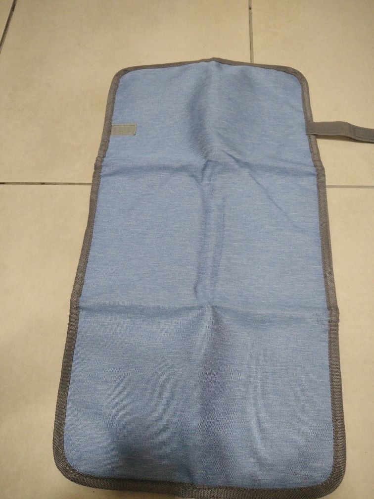 продам складной пеленальный коврик Baby Innovation набором