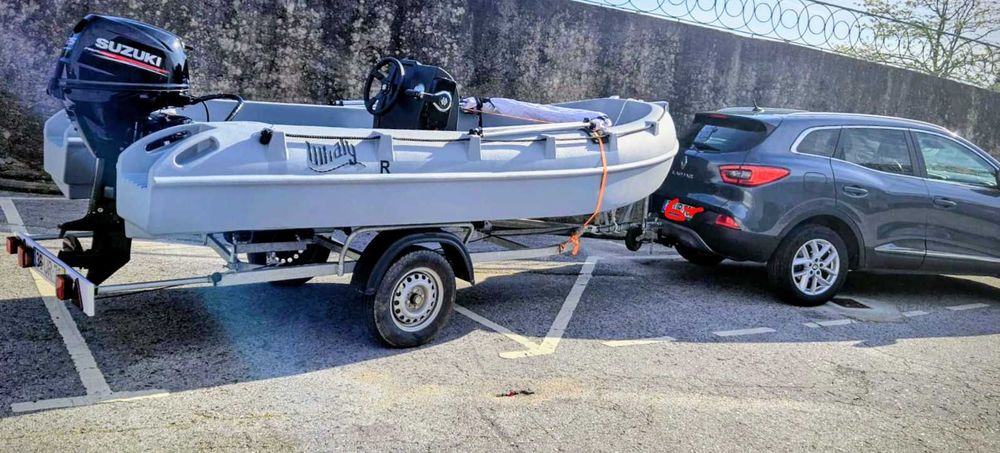 Vende-se barco Whaly 435, ano 2023, 20 horas de navegação + atrelado