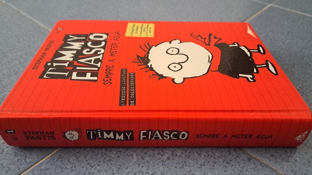 Livro Timmy Fiasco: Sempre a Meter Água