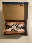 Aluminum Black\Piłka ręczna*adidas nowy UnisexTrampki.36