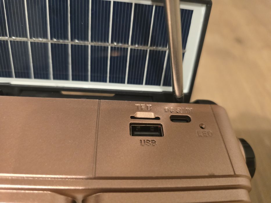Radio FM, z blututem, usb i panelem słonecznym.