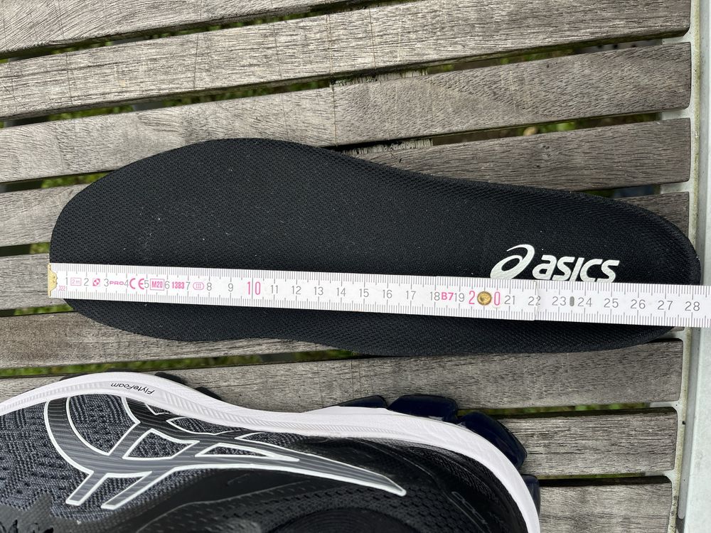 Buty Asics GT-1000, roz. 42,5