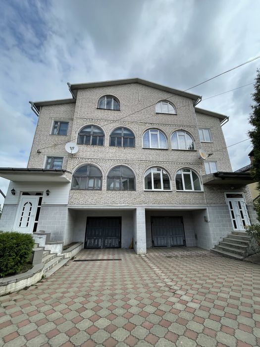 Здам в оренду великий 406 кв м будинок у центрі Чернівців