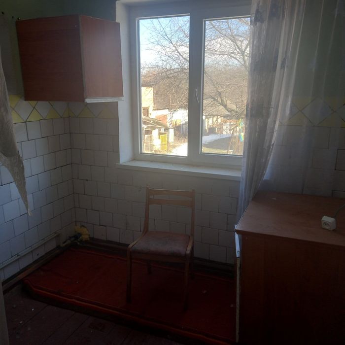 Продам квартиру у двох поверховому будинку