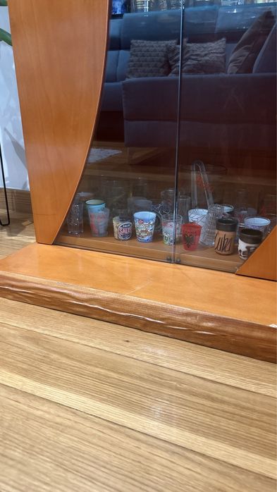 Vitrine de sala em cerejeira