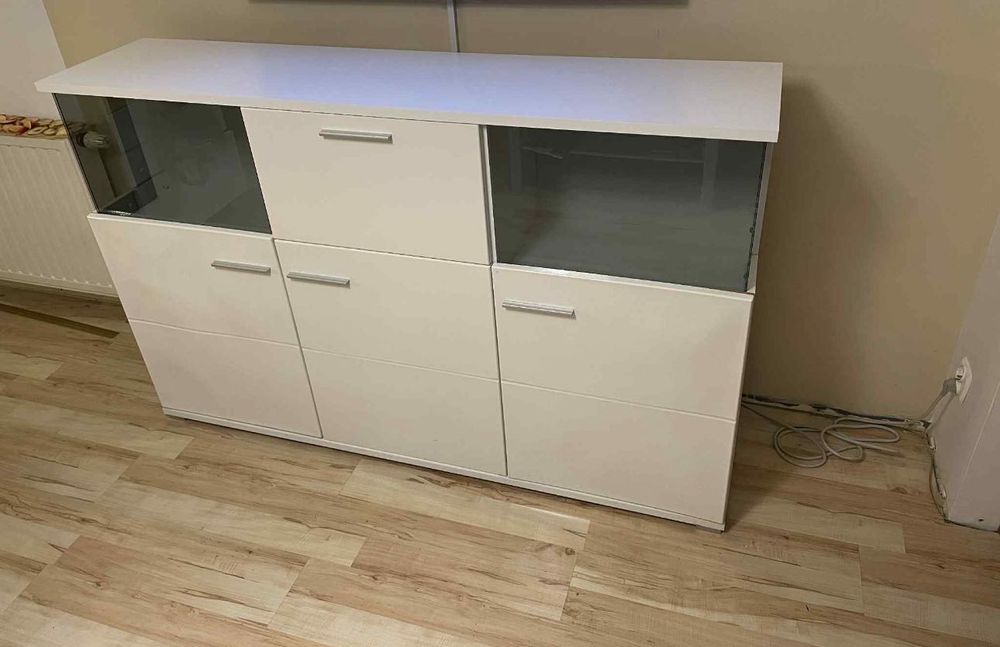 szafka/komoda białe lakierowane fronty z LEDami